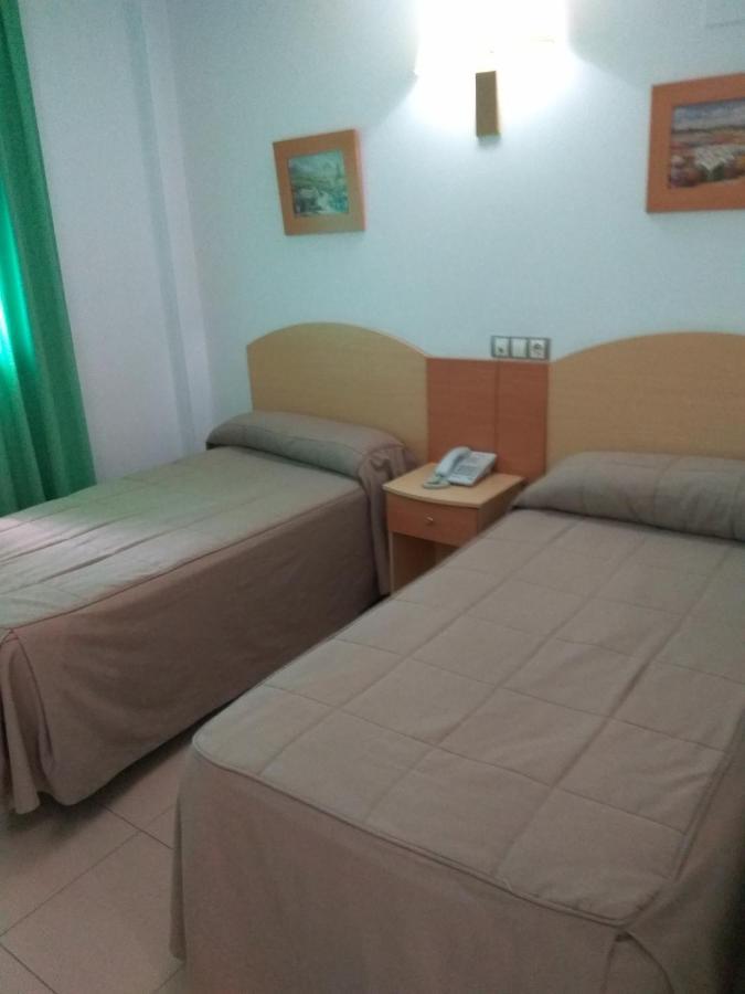 Hostal El Arco Mejorada Del Campo Exterior foto