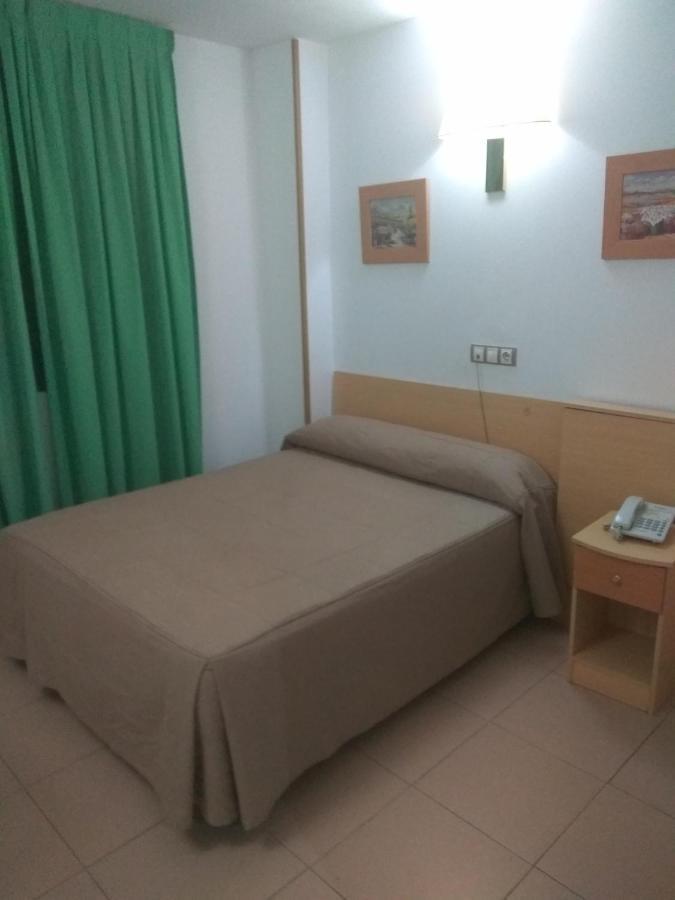 Hostal El Arco Mejorada Del Campo Exterior foto