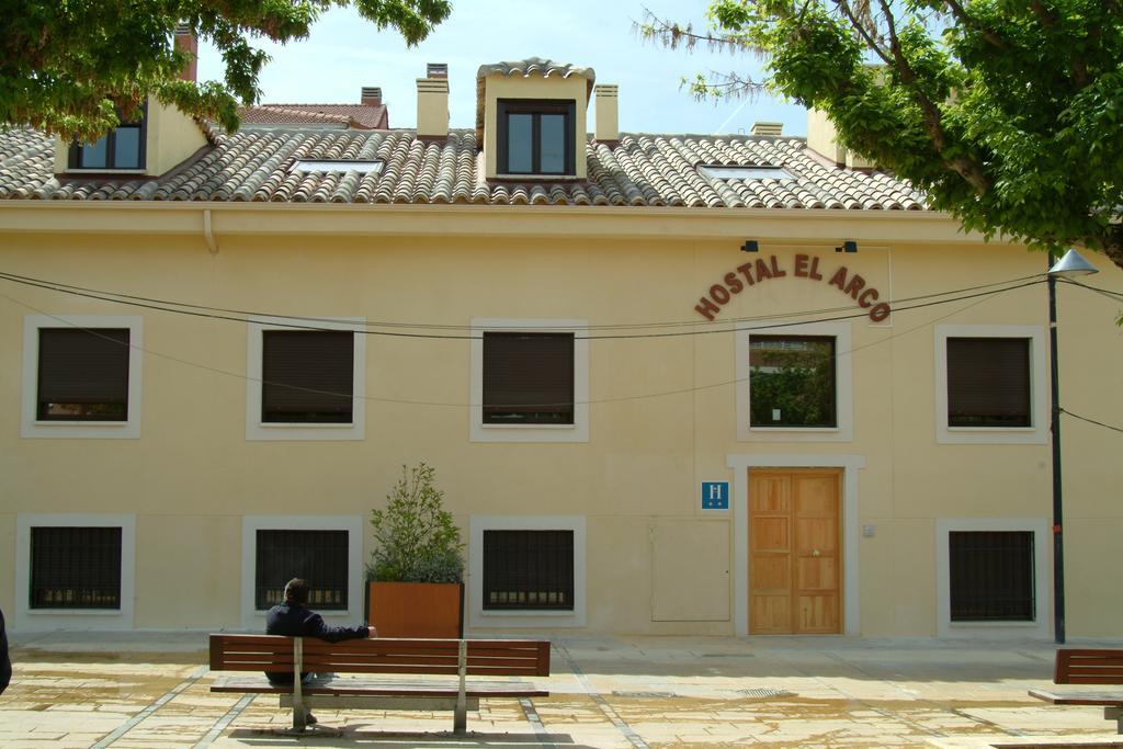 Hostal El Arco Mejorada Del Campo Exterior foto